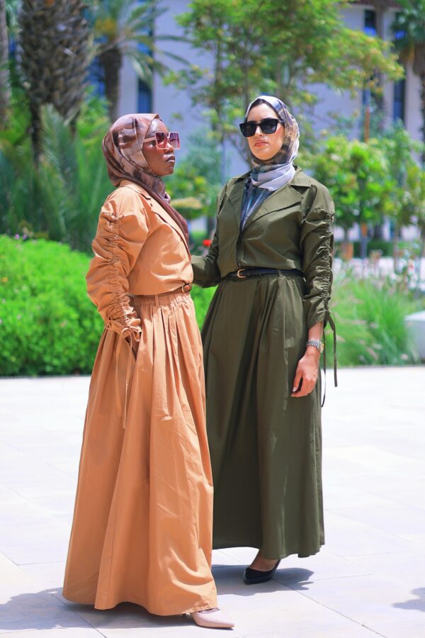 Ensemble Jupe & Top à Col Tailleur avec Ceinture