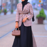 Ensemble Élégant Veste Prince-De-Galles et Jupe noire avec Ceinture