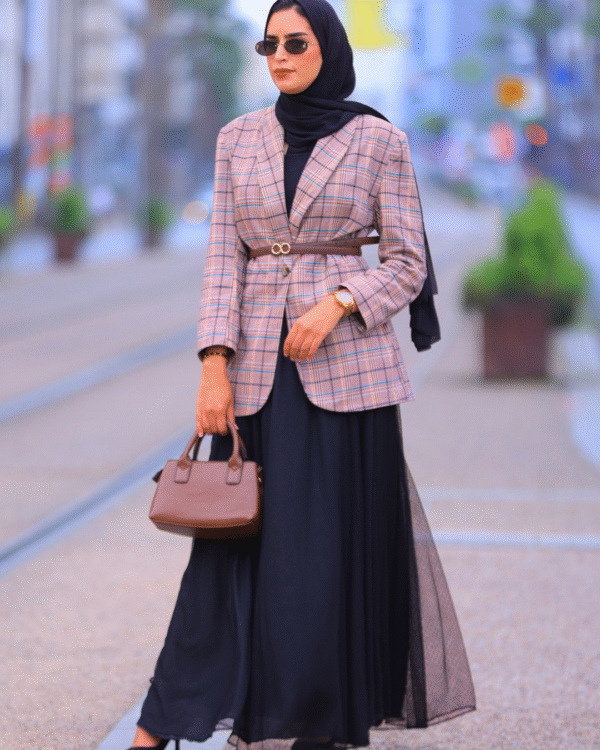 Ensemble Élégant Veste Prince-De-Galles et Jupe noire avec Ceinture